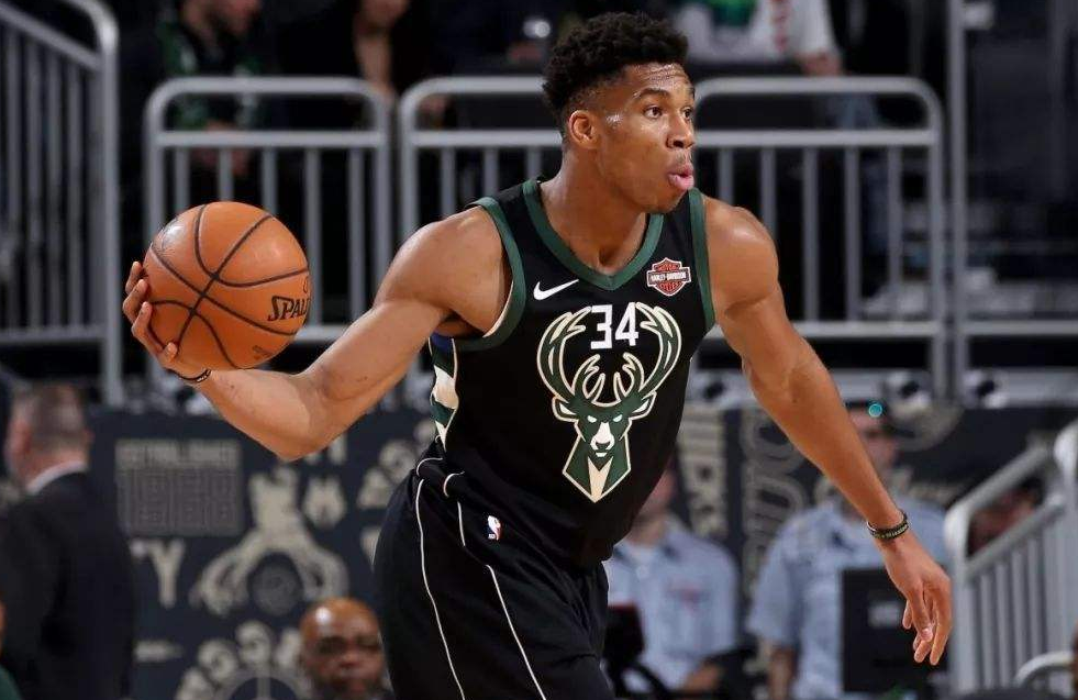 包含CBA常规赛赛后刷纪录赛前布莱顿完成体检，这一次真的字母哥连续十五场比赛得分超过伤愈复出的词条AYX竞技对战